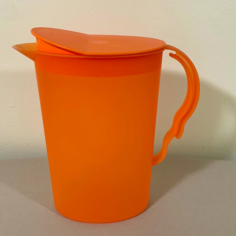 Tupperware (3333C-1) 2.1 Liter Orange Pitcher 8 3/4 cups vintage
